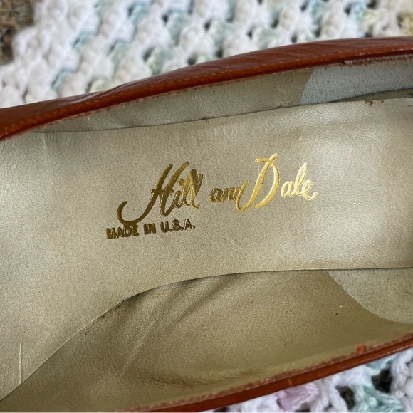 *SOLD* Vintage Hold Renfrew Pumps - Picture 4 of 11